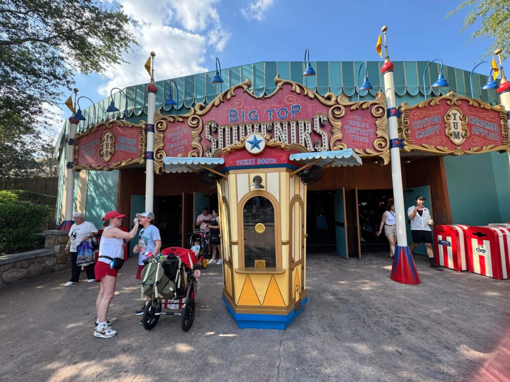 The Smellephants on Parade Marched Into Magic Kingdom Park! 7 Smellephants
