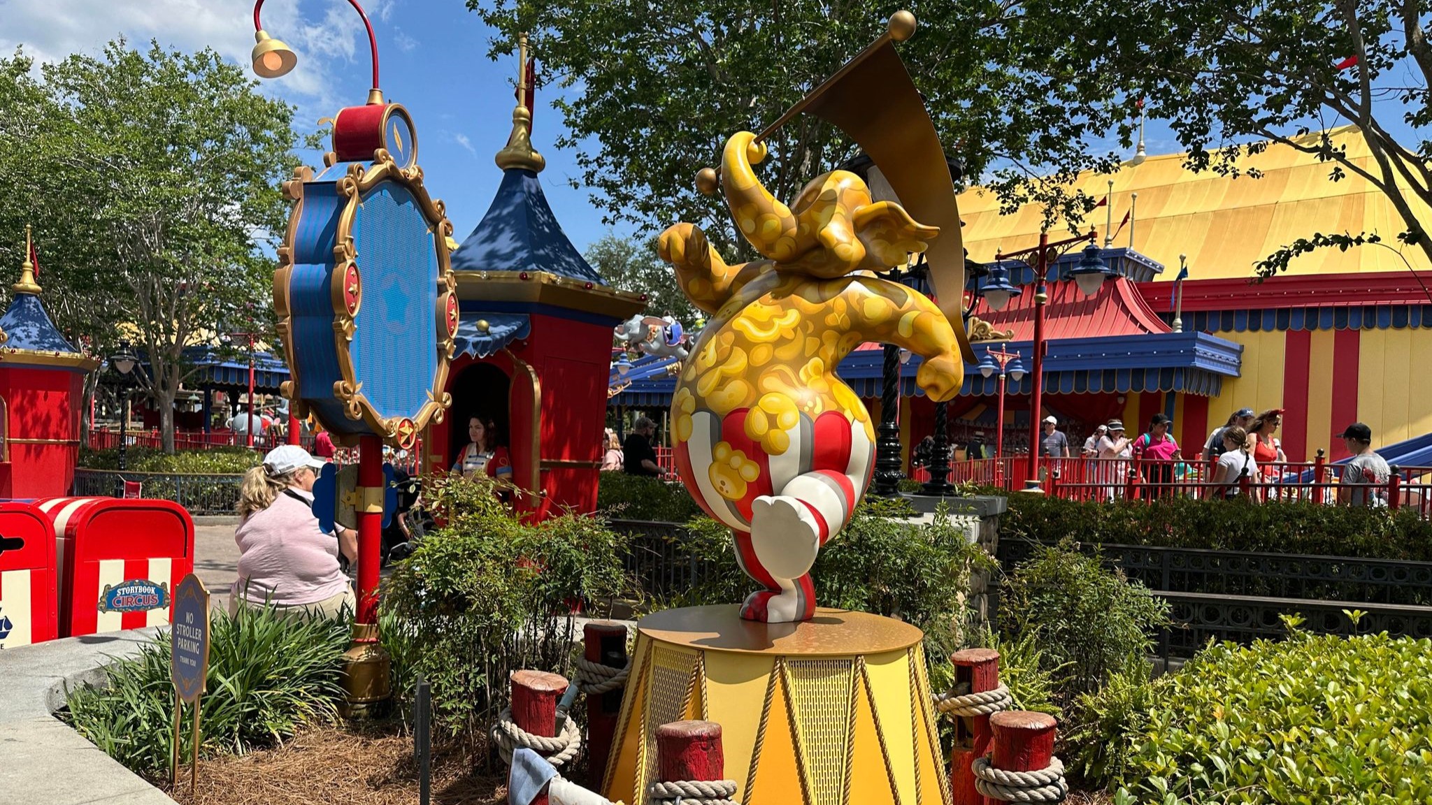 smellephants on parade