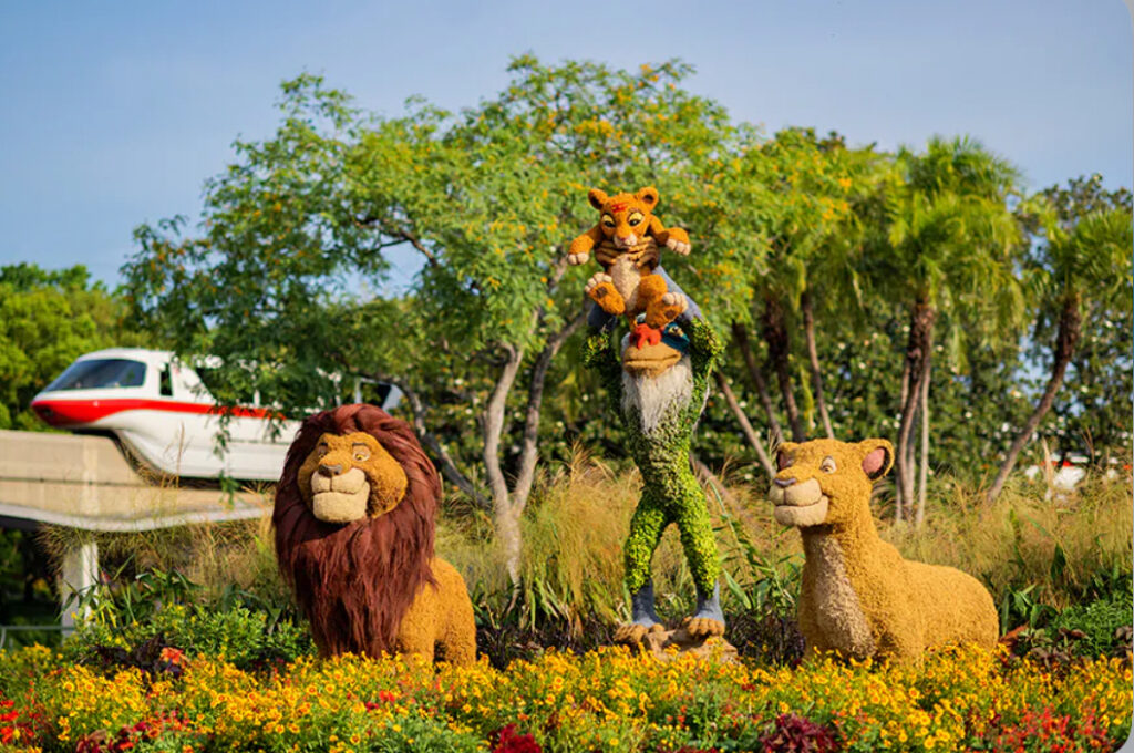 Disney Topiaries: Where Bushes Bloom into Beloved Characters! 8 Disney topiaries