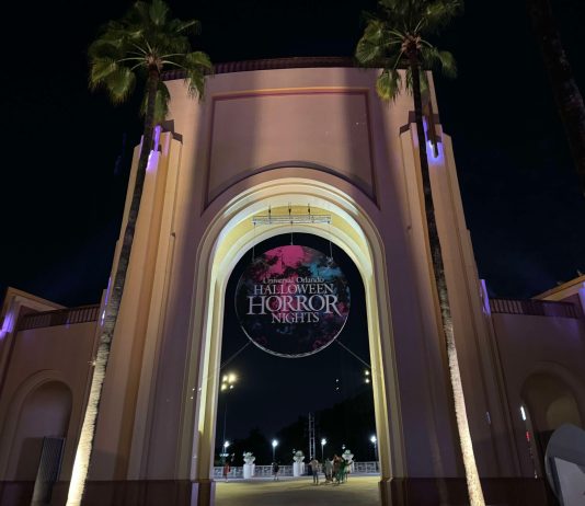 Halloween Horror Nights Medallion Added to Universal Studios Entrance dark