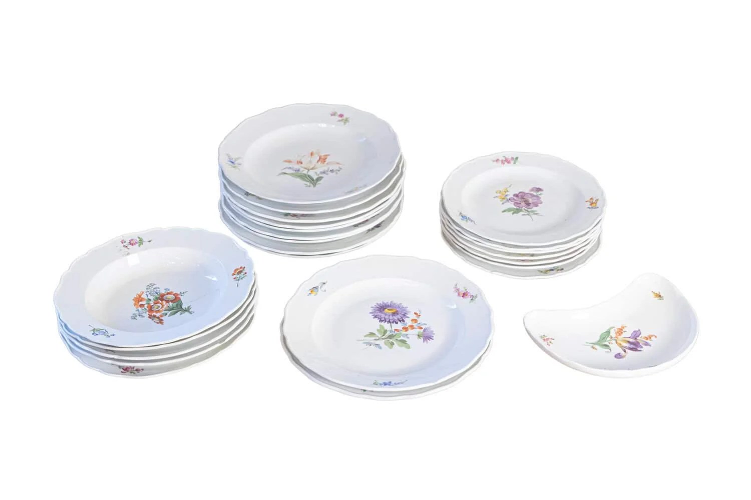 Set of 24 Pieces German Meissen Porcelain Dinner Service with