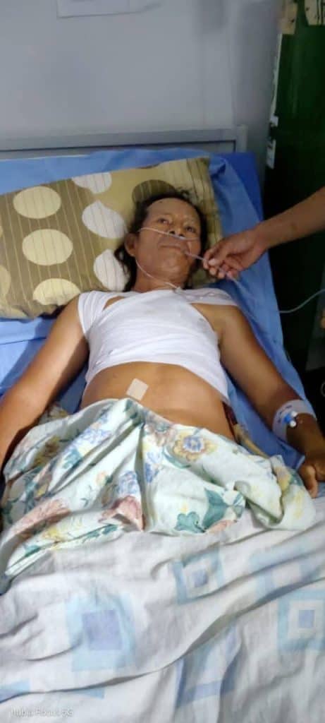 Deterioro de salud de mujer hospitalizada en atención de emergencia, paciente en estado de gravedad en cama de hospital con oxígeno, atención médica urgente en Loreto Noticias.
