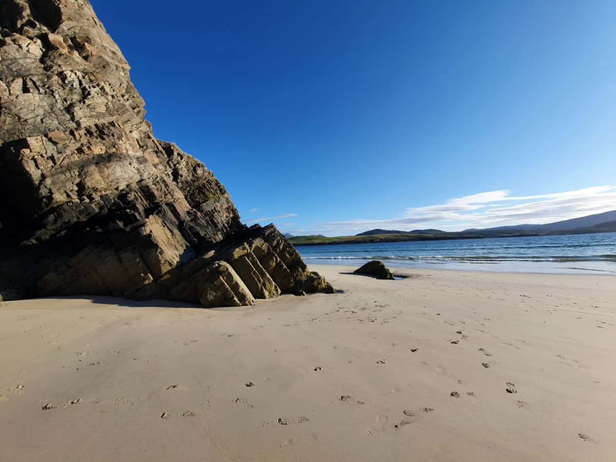 View of Balnakeil Bay with rocky outcrop in the foreground.