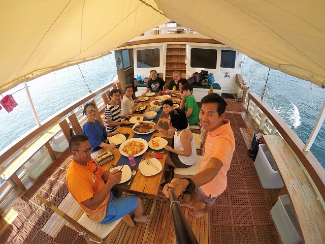 Island Hopping Flores, Indonesia - Day 1 - lunch - Two Worlds Treasures
