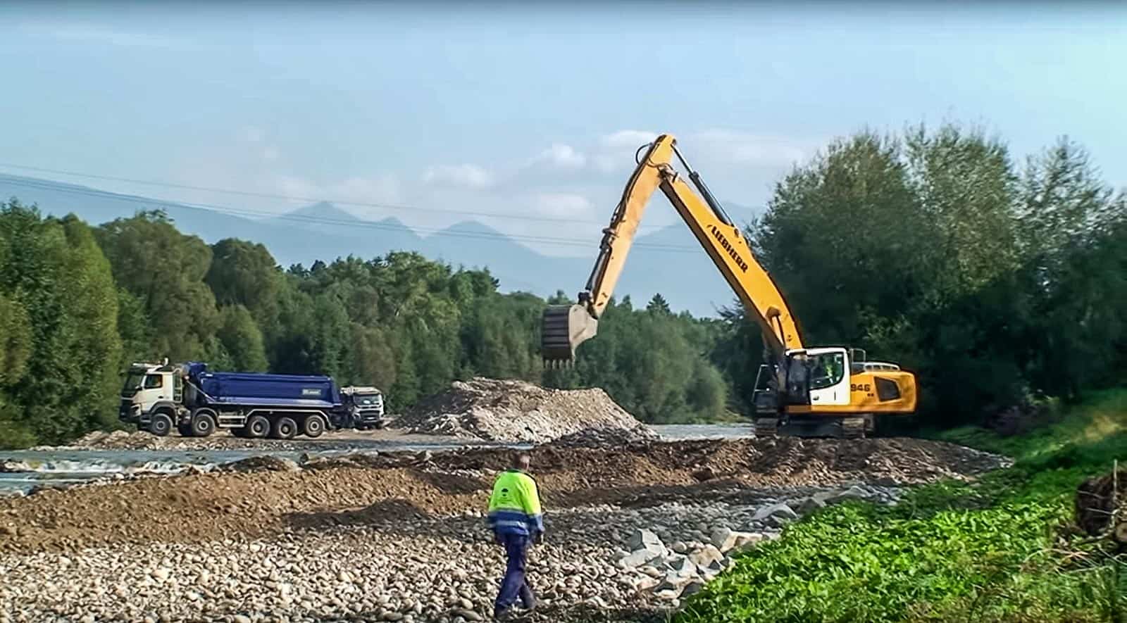 Bella River Destruction onstruction-21708.JPG - European Wilderness Society  - CC NonCommercial-NoDerivates 4.0 International