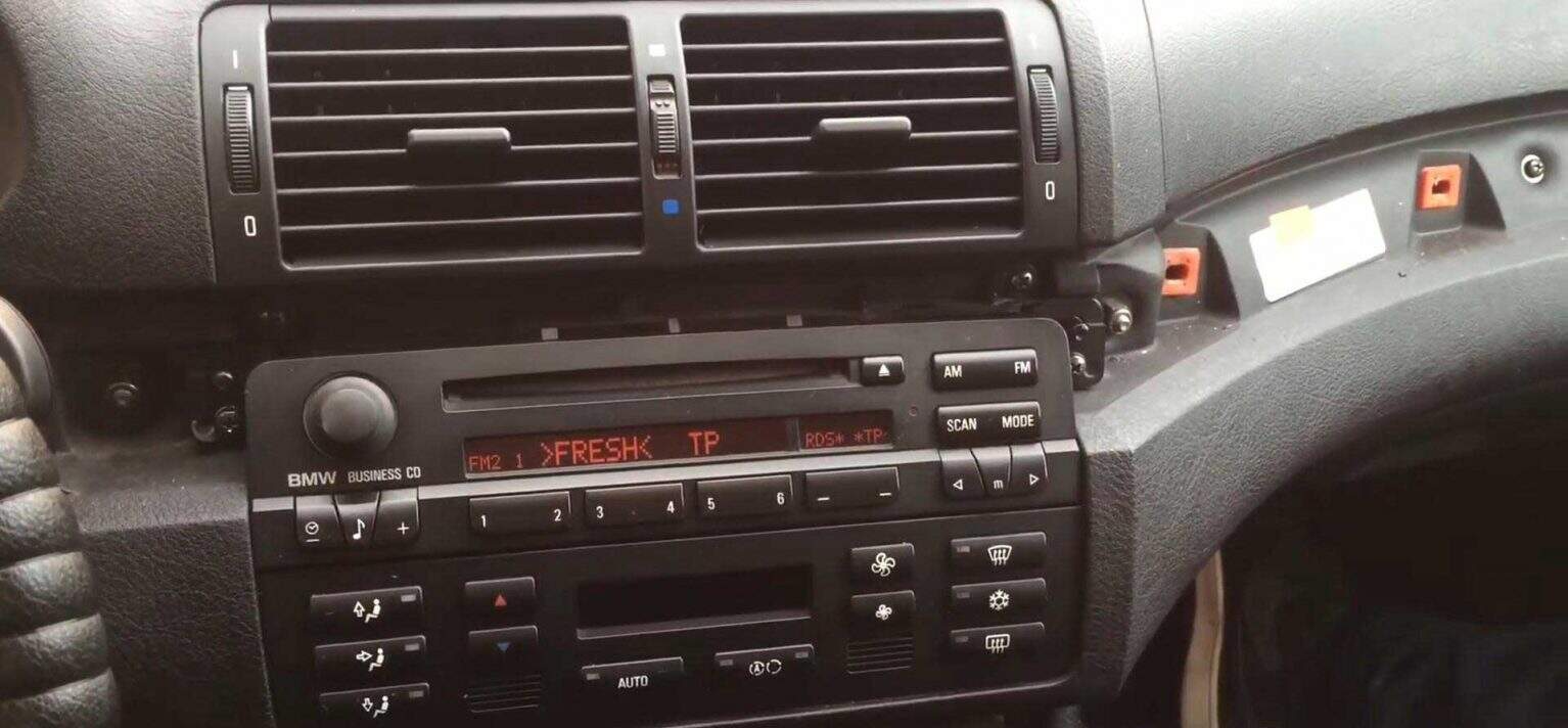 Autoraido-Adapter BMW CAN-B, Anschluss für original Radio, einfache Installation.