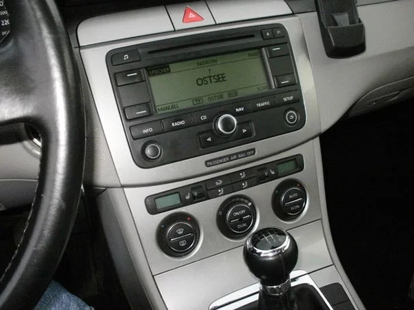 2. Hochwertiger Autoradio Adapter für CAN-B Anschluss im Fahrzeug.