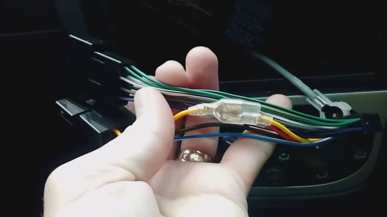 Farbdraht-Kabelbaum für Autoradio-Installation, einfacher Einbau in Fahrzeug.