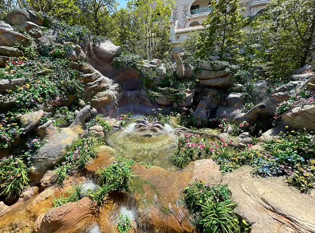 Characters you can see in the Fantasy Springs Rockwork 8 wonderland