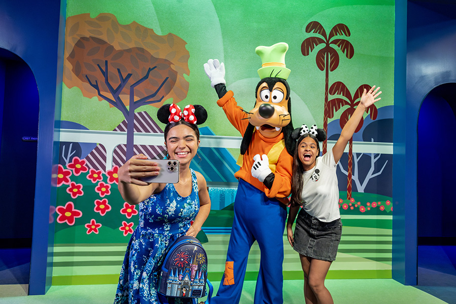 7 Must-Knows About CommuniCore Hall & Plaza at EPCOT 4 goofy