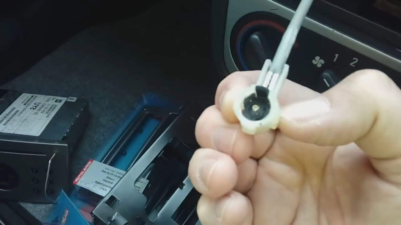 Schraubenzieher für den Einbau von Autoradios in Fahrzeugen.