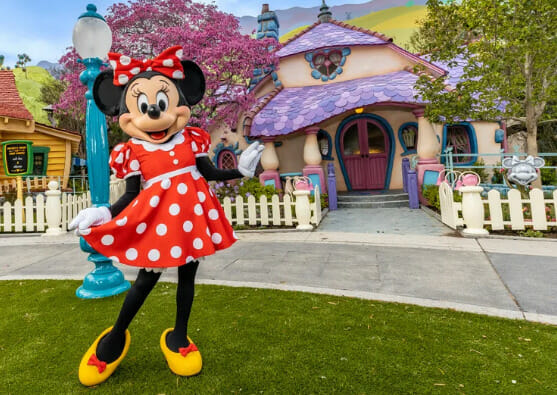 Reimagined Mickey's Toontown Reopens in Disneyland! 8 minnies house