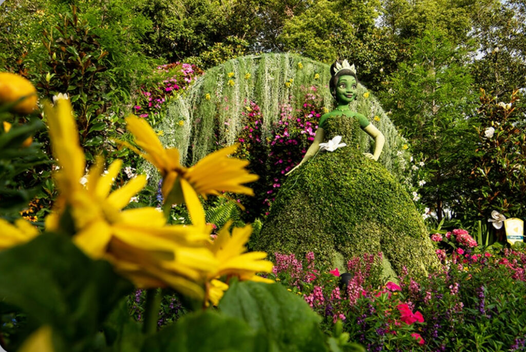 Disney Topiaries: Where Bushes Bloom into Beloved Characters! 4 Disney topiaries