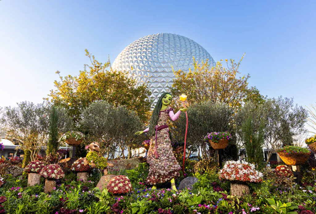 Disney Topiaries: Where Bushes Bloom into Beloved Characters! 10 Disney topiaries
