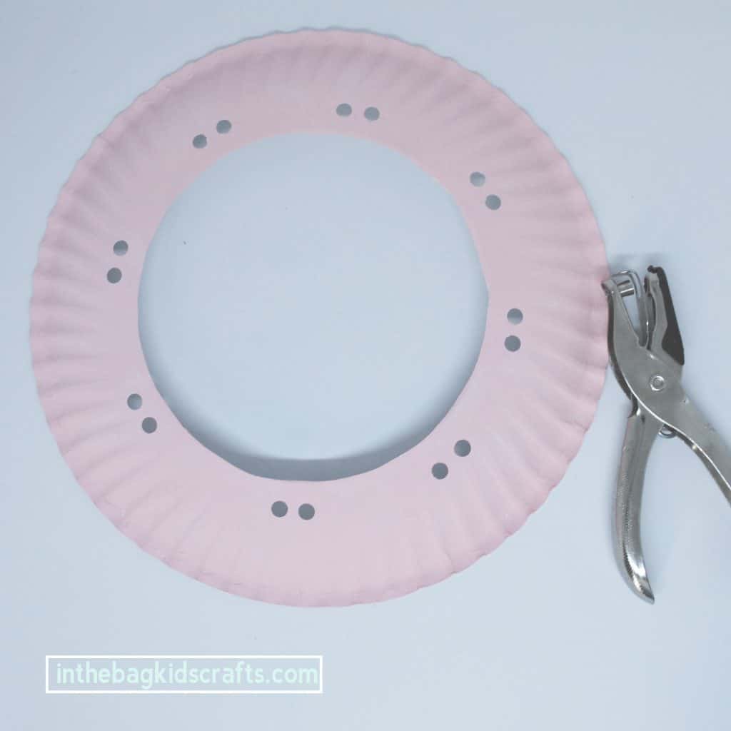 Make the paper Easter wreath: step 3