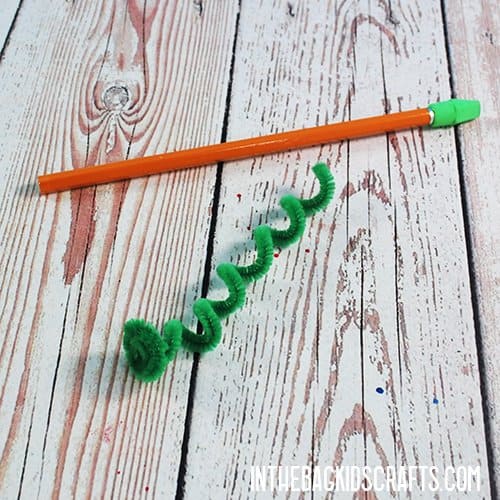 PAPER APPLE CRAFT STEP 1