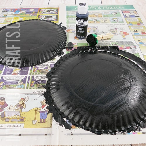 PAPER PLATE BAT CRAFT STEP 1
