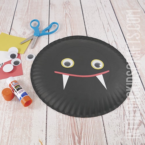 PAPER PLATE BAT CRAFT STEP 3