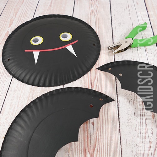 PAPER PLATE BAT CRAFT STEP 4