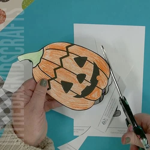 An image showing a Halloween craft for kids featuring a pumpkin craft and black cat craft, using a Halloween printable template. halloween printable step 2