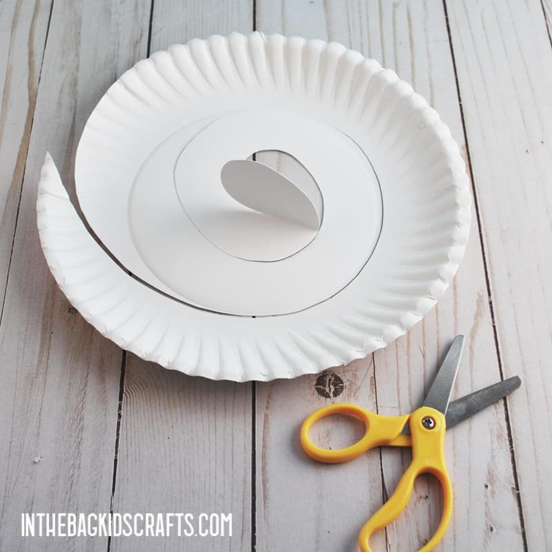 PAPER PLATE RABBIT CRAFT STEP 1