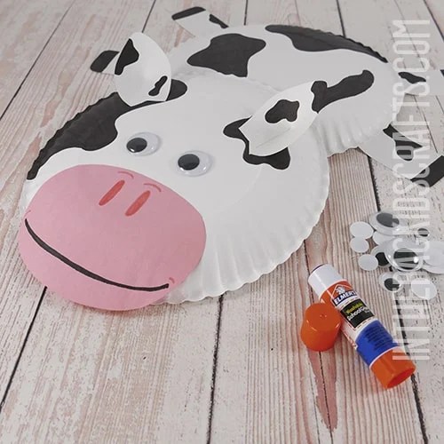 PAPER PLATE COW CRAFT FOR KIDS STEP 5