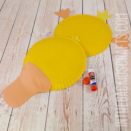 PAPER PLATE DUCK CRAFT STEP 4