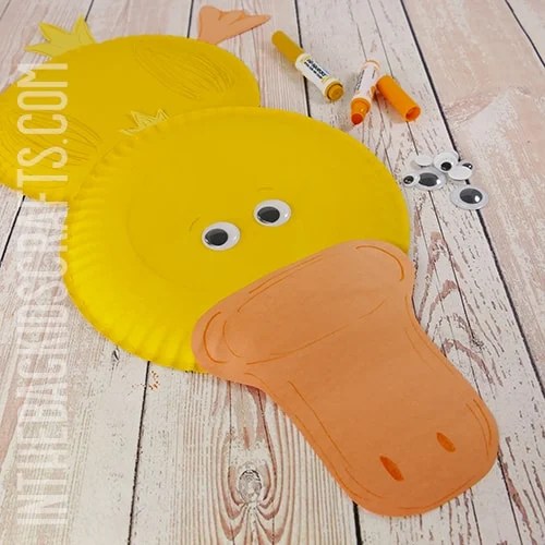 PAPER PLATE DUCK CRAFT STEP 5