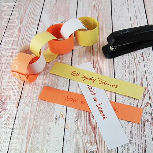 FUN FALL ACTIVITIES FOR KIDS PAPER CHAIN CRAFT STEP 3