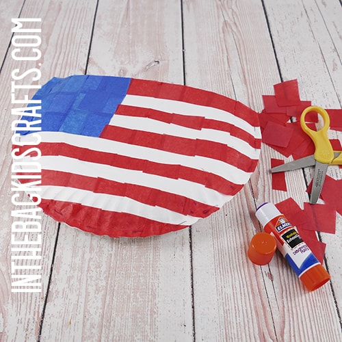 PAPER PLATE FLAG CRAFT FOR KIDS STEP 3