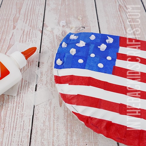 PAPER PLATE FLAG CRAFT FOR KIDS POUCH STEP 4