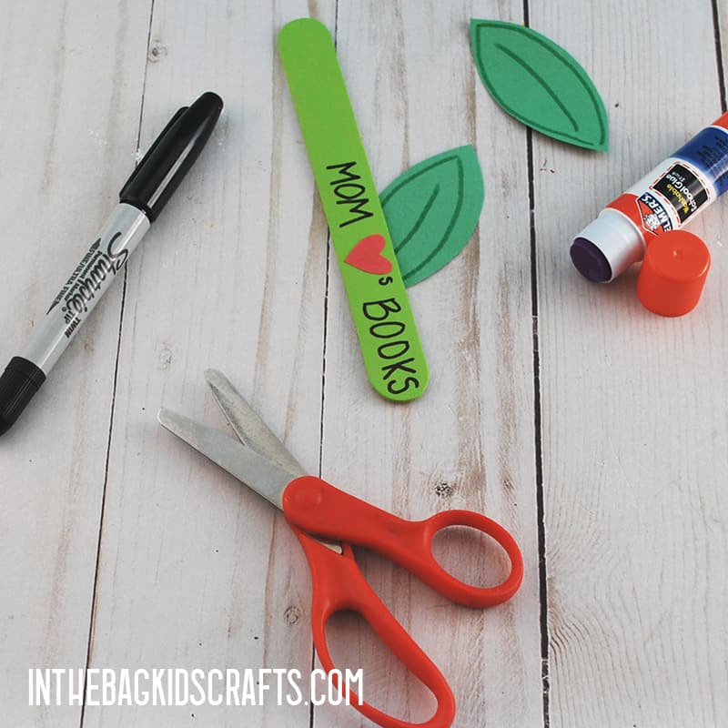 BOOKMARK FLOWER DESIGN STEP 6