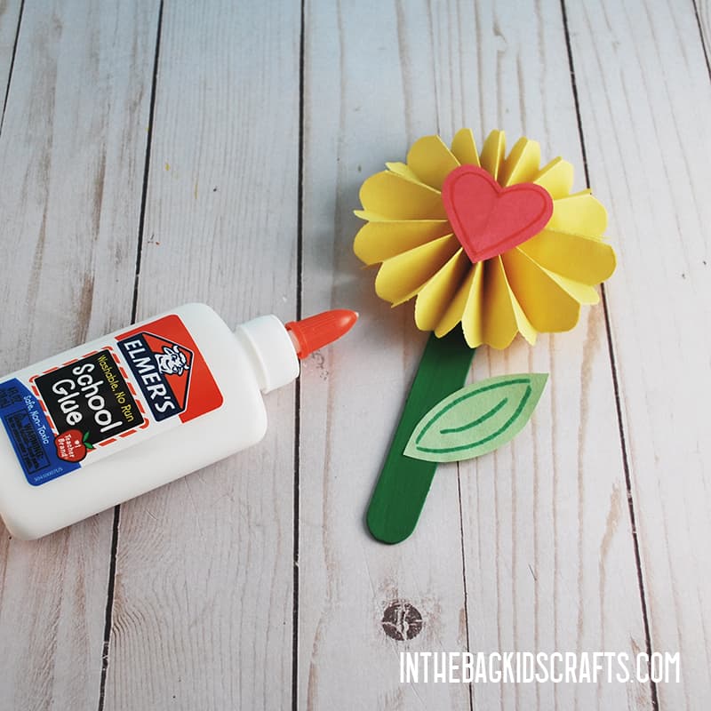 BOOKMARK FLOWER DESIGN STEP 7