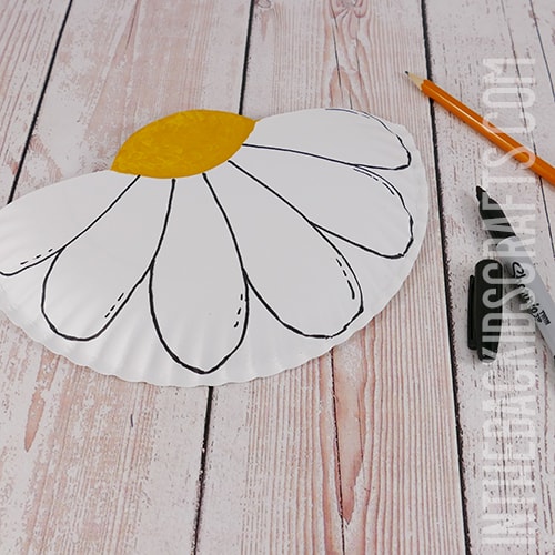 PAPER PLATE FLOWER CRAFT STEP 3