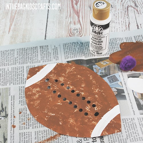 PAPER PLATE FOOTBALL CRAFT STEP 4