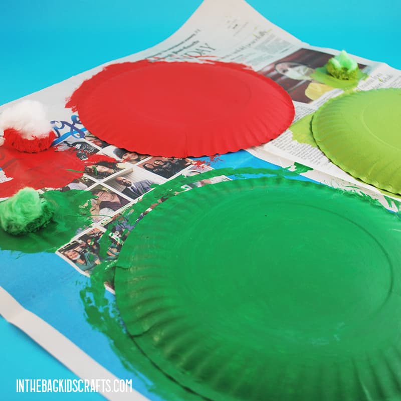 PAPER PLATE FROG CRAFT STEP 1