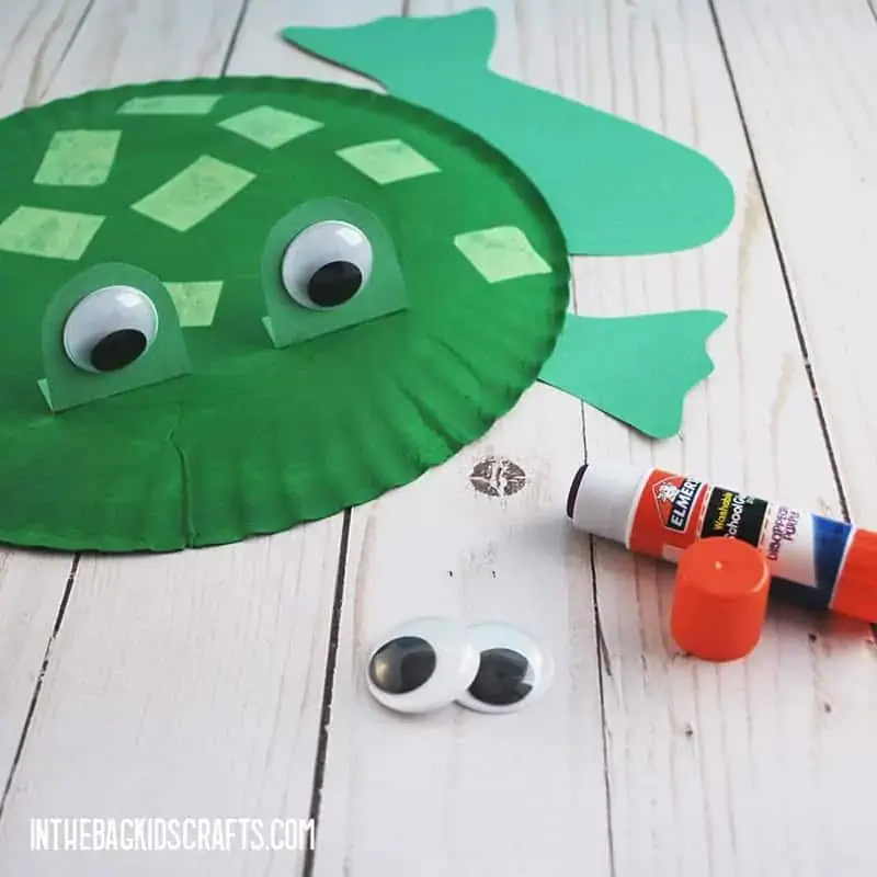 PAPER PLATE FROG CRAFT STEP 5