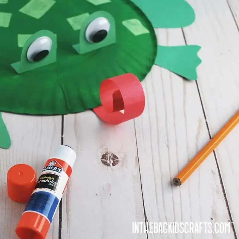 PAPER PLATE FROG CRAFT STEP 6