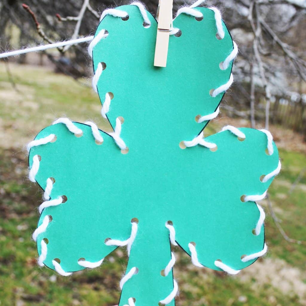 LACED CLOVER CRAFTS FOR KIDS 