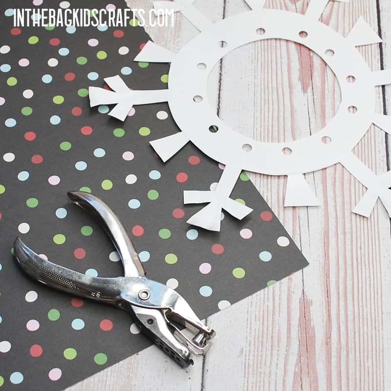 PAPER SNOWFLAKE CRAFTS FOR KIDS STEP 2