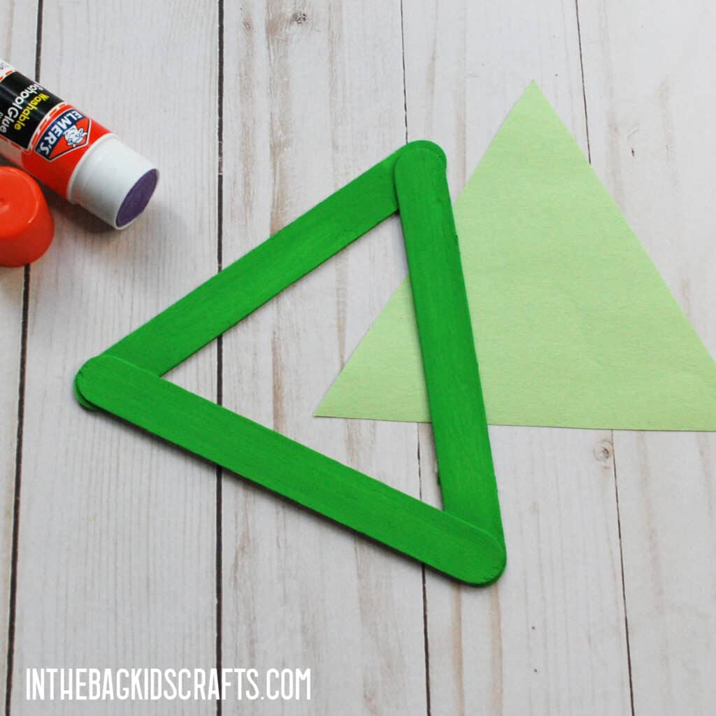 MAKE A LIGHT GREEN TRIANGLE 