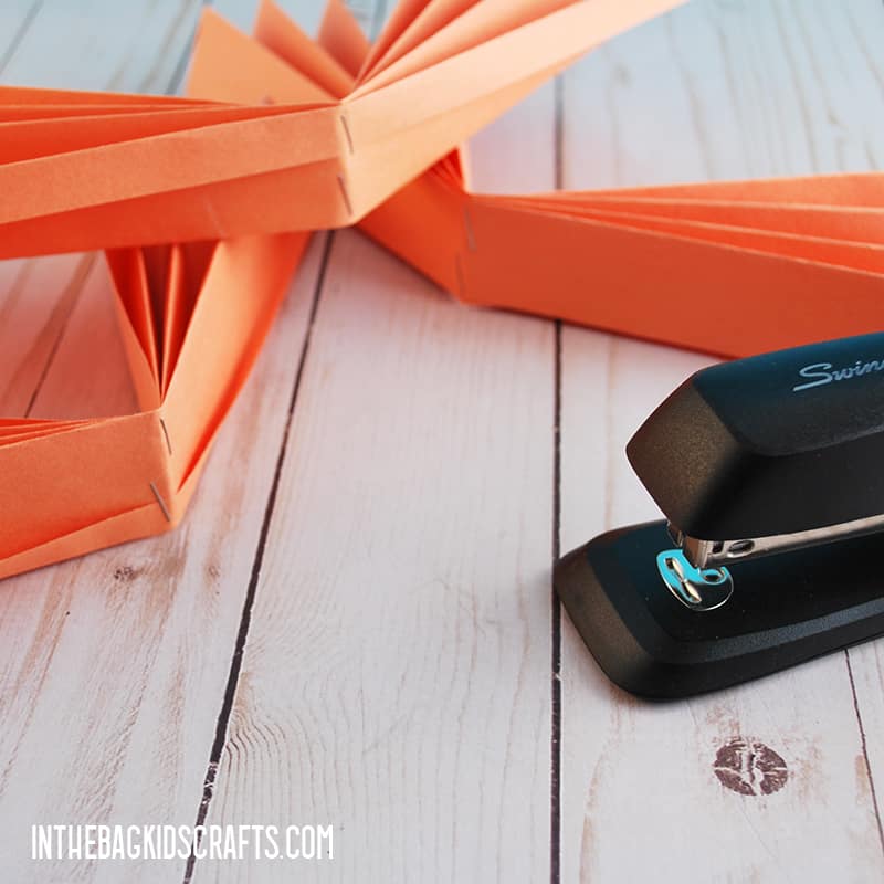 LION CRAFT STEP 2 STAPLE THE FOLDED PAPER