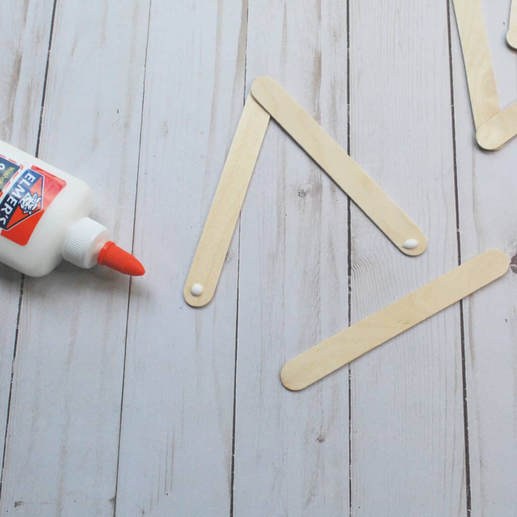 MAKE A TRIANGLE FRAME 