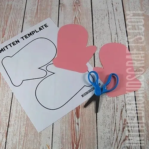 paper mitten craft step 1