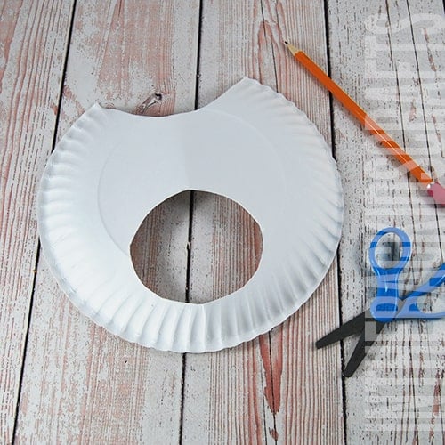 paper plate owl craft step 1
