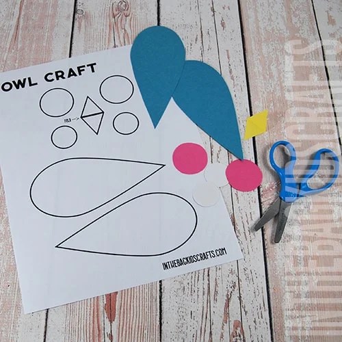 Paper plate owl craft step 4