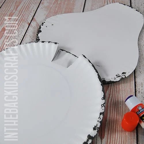 RHINO CRAFT FOR KIDS PAPER PLATE CRAFT STEP 4
