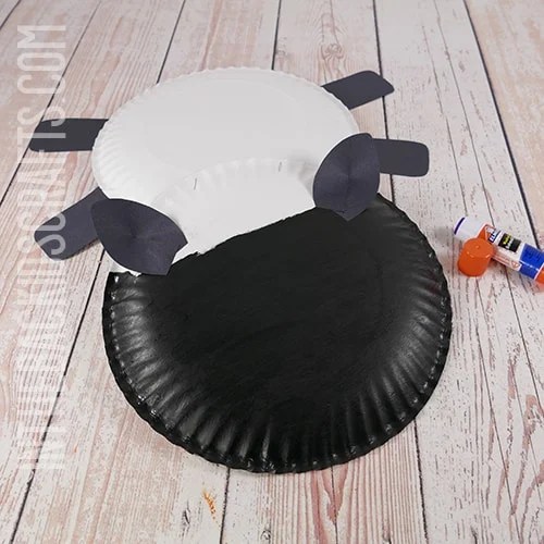 PAPER PLATE SHEEP CRAFT STEP 4