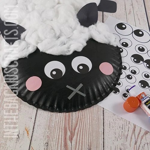 PAPER PLATE SHEEP CRAFT STEP 6