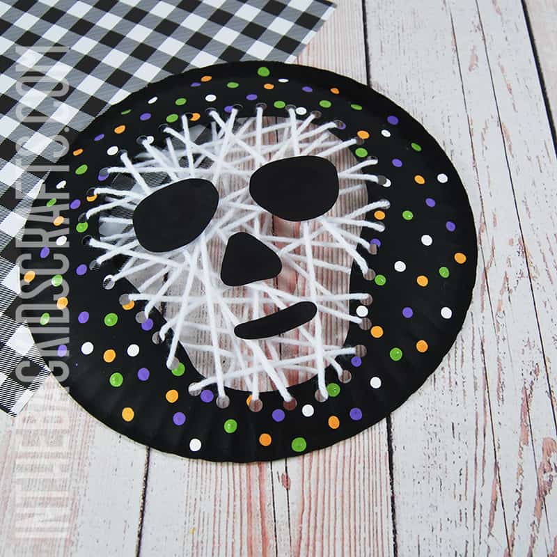 PAPER PLATE MUMMY CRAFT LACING ACTIVITY FOR KIDS